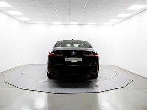 BMW Serie 5 550e xdrive 360 kw (490 cv)  2025 Híbrido (Gasolina) - Foto 9
