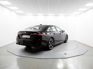BMW Serie 5 550e xdrive 360 kw (490 cv)  2025 Híbrido (Gasolina) - Foto 7