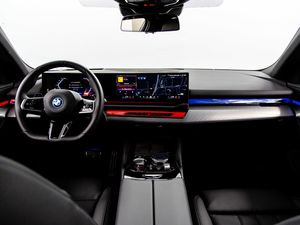 BMW Serie 5 550e xdrive 360 kw (490 cv)  2025 Híbrido (Gasolina) - Foto 13