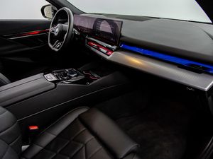 BMW Serie 5 550e xdrive 360 kw (490 cv)  2025 Híbrido (Gasolina) - Foto 15