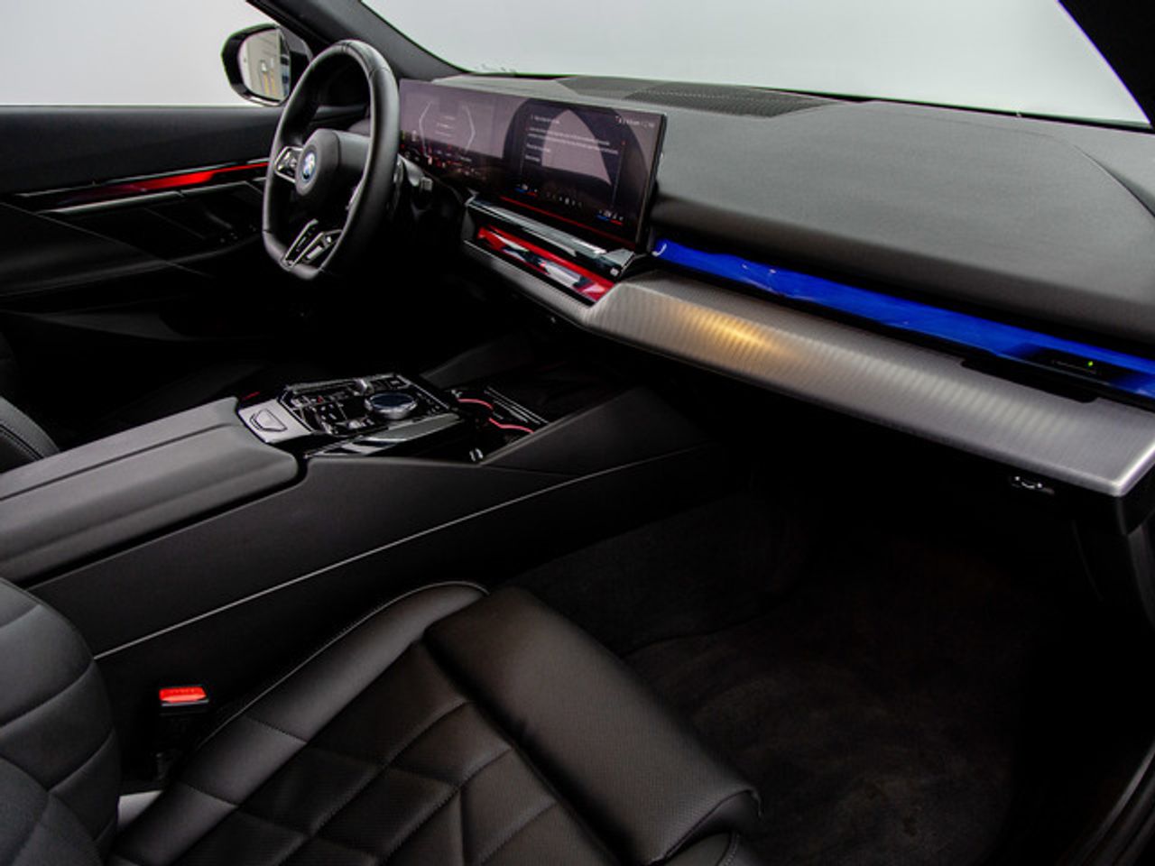 BMW Serie 5 550e xdrive 360 kw (490 cv)  2025 Híbrido (Gasolina) - Foto 9