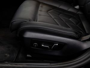 BMW Serie 5 550e xdrive 360 kw (490 cv)  2025 Híbrido (Gasolina) - Foto 29