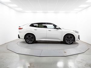 BMW iX2 edrive20 150 kw (204 cv)  2026 Eléctrico - Foto 23