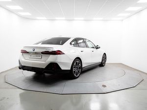 BMW Serie 5 530e 220 kw (299 cv)  2025 Híbrido (Gasolina) - Foto 7