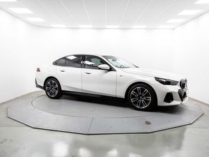 BMW Serie 5 530e 220 kw (299 cv)  2025 Híbrido (Gasolina) - Foto 25