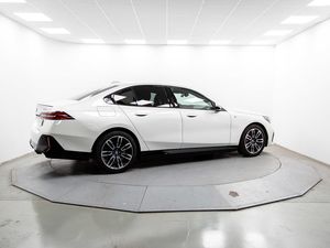 BMW Serie 5 530e 220 kw (299 cv)  2025 Híbrido (Gasolina) - Foto 21