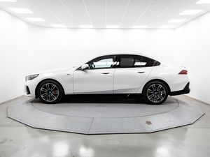 BMW Serie 5 530e 220 kw (299 cv)  2025 Híbrido (Gasolina) - Foto 5