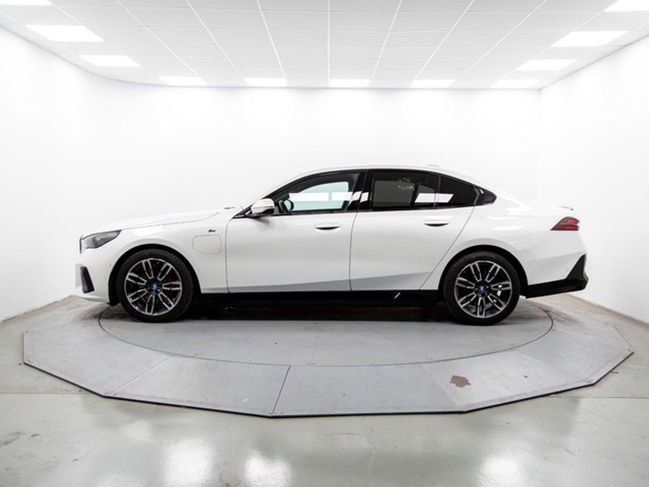 BMW Serie 5 530e 220 kw (299 cv)  2025 Híbrido (Gasolina) - Foto 4
