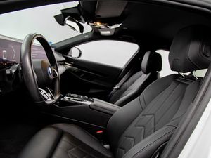BMW Serie 5 530e 220 kw (299 cv)  2025 Híbrido (Gasolina) - Foto 27