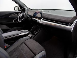 BMW iX1 edrive20 150 kw (204 cv)  2026 Eléctrico - Foto 15