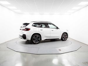 BMW iX1 edrive20 150 kw (204 cv)  2026 Eléctrico - Foto 21