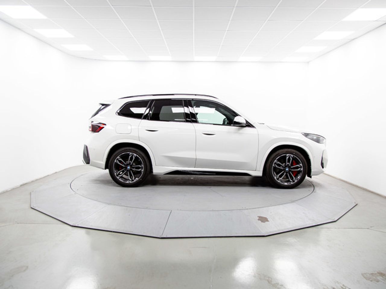 BMW iX1 edrive20 150 kw (204 cv)  2026 Eléctrico - Foto 13