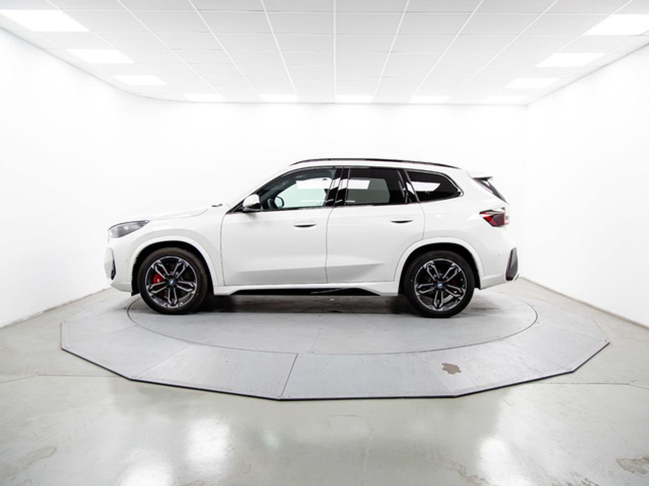 BMW iX1 edrive20 150 kw (204 cv)  2026 Eléctrico - Foto 4