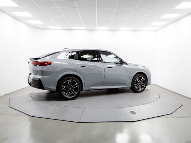 BMW iX2 edrive20 150 kw (204 cv)