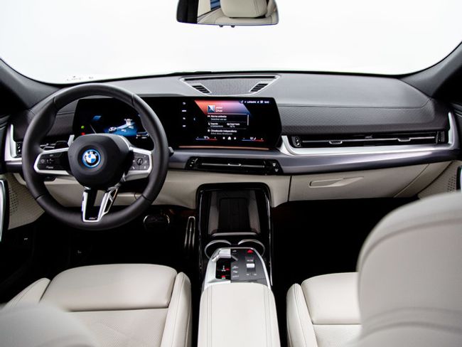 BMW iX2 edrive20 150 kw (204 cv)