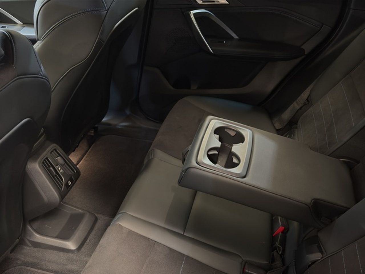 BMW iX1 edrive20 150 kw (204 cv)  2025 Eléctrico - Foto 12