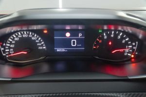 Peugeot 2008 Allure BlueHDI 130 S&S EAT8 - Foto 13
