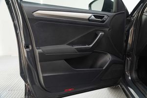 Volkswagen T-Roc Advance 2.0 TDI 110kW (150CV) DSG  - Foto 18