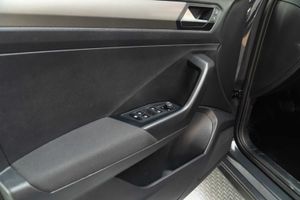 Volkswagen T-Roc Advance 2.0 TDI 110kW (150CV) DSG  - Foto 17