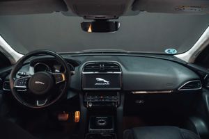 Jaguar F-Pace 2.0L i4D AWD Automático Prestige  - Foto 19