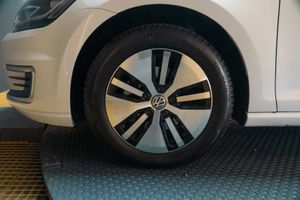 Volkswagen Golf e-Golf ePower 100 kW (136CV) - Foto 13