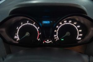 Ford Transit Courier    74kw  - Foto 11