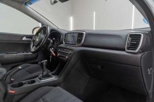 Kia Sportage 1.6 MHEV Business 100kW (136CV) 4x2  - Foto 22