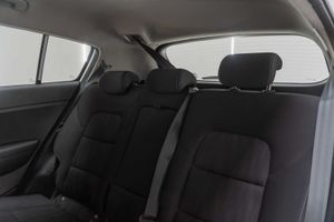 Kia Sportage 1.6 MHEV Business 100kW (136CV) 4x2  - Foto 18