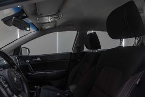 Kia Sportage 1.6 MHEV Business 100kW (136CV) 4x2  - Foto 17