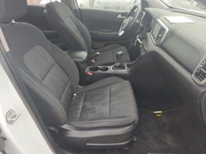 Kia Sportage 1.6 MHEV Business 100kW (136CV) 4x2  - Foto 5