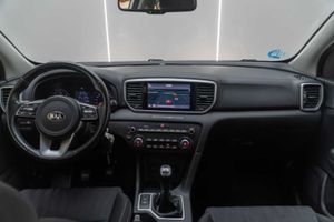 Kia Sportage 1.6 MHEV Business 100kW (136CV) 4x2  - Foto 20