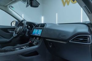 Jaguar F-Pace 2.0L i4D 132kW Pure Auto  - Foto 23