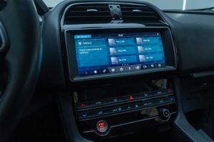 Jaguar F-Pace 2.0L i4D 132kW Pure Auto  - Foto 13