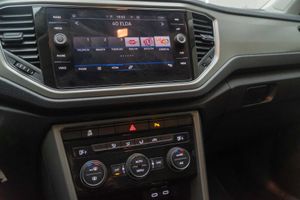 Volkswagen T-Roc Advance 1.0 TSI 81kW (110CV)  - Foto 12