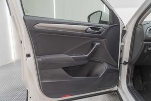 Volkswagen T-Roc Advance 1.0 TSI 81kW (110CV)  - Foto 17