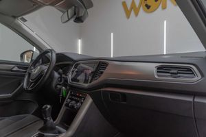Volkswagen T-Roc Advance 1.0 TSI 81kW (110CV)  - Foto 23