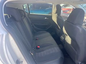 Peugeot 308 5P Allure Pack Puretech 130 S&S MAN - Foto 5