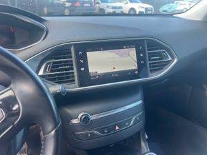 Peugeot 308 5P Allure Pack Puretech 130 S&S MAN - Foto 3