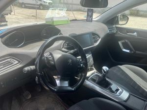 Peugeot 308 SW Allure 1.5 BlueHDi 96KW (130CV)  - Foto 4