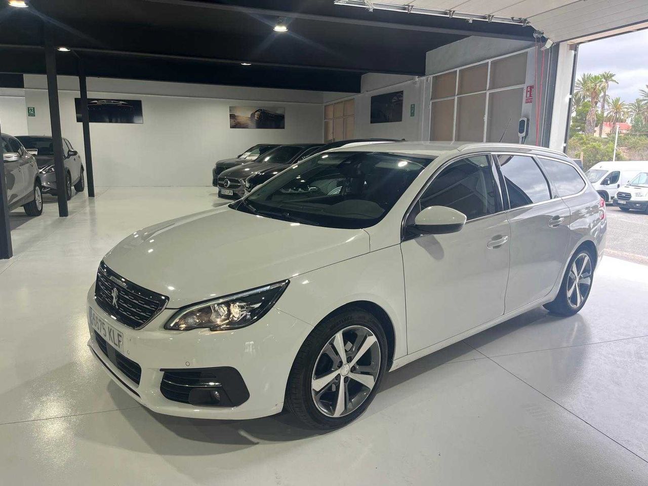 Peugeot 308 SW Allure 1.5 BlueHDi 96KW (130CV)  - Foto 1
