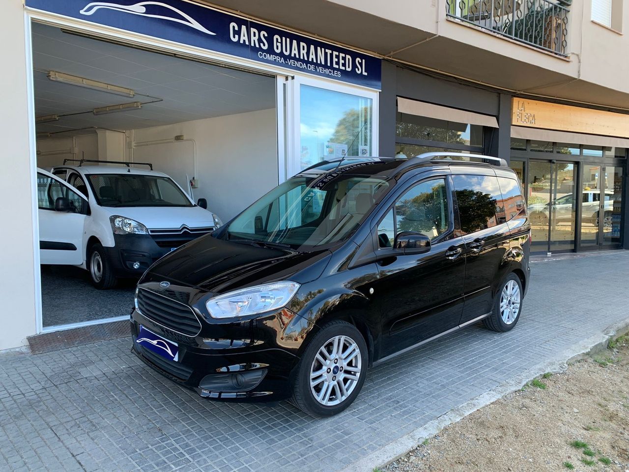 Ford Tourneo Courier 1.0 Ecoboost Titanium  - Foto 1