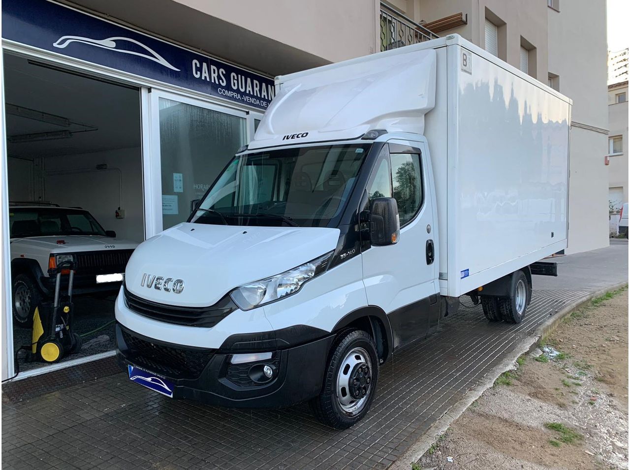 Iveco Daily 35-140 Furgón  - Foto 1