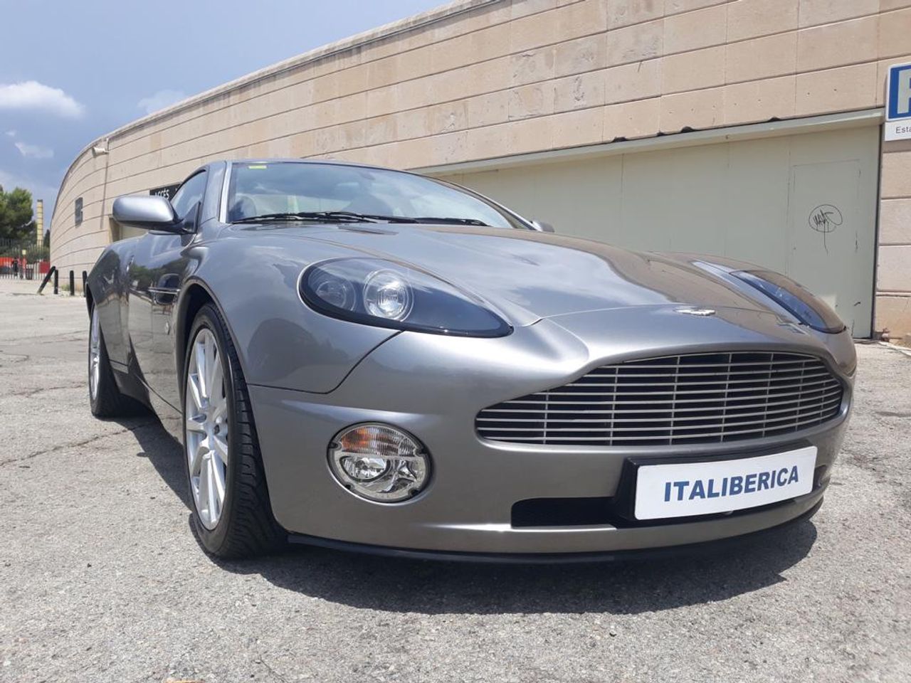 Aston martin Vanquish V12   - Foto 1