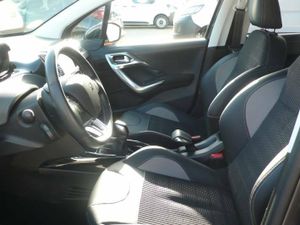 Peugeot 2008 1.2 PureTech S&S ALLURE 110CV  - Foto 31