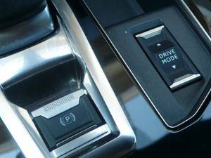 Peugeot 3008 Hybrid Hybrid 4 GT Pack 1.6 Plug-In 300CV AT8  - Foto 31