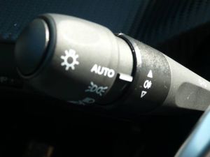 Peugeot 208 N208 5P Allure HYBRID 100 eDCS6  - Foto 11