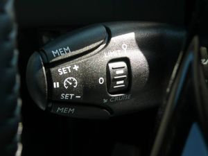 Peugeot 208 N208 5P Allure HYBRID 100 eDCS6  - Foto 10