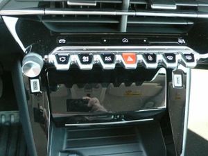 Peugeot 208 N208 5P Allure HYBRID 100 eDCS6  - Foto 19