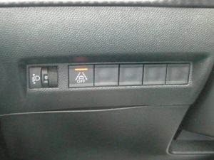 Peugeot 2008 1.2 Allure Pack 130 EAT8  - Foto 9