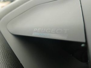 Peugeot 2008 1.2 Allure Pack 130 EAT8  - Foto 19